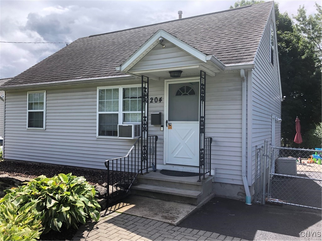 204 Champlin Drive Syracuse, NY 13206 - Photo 2 of 34