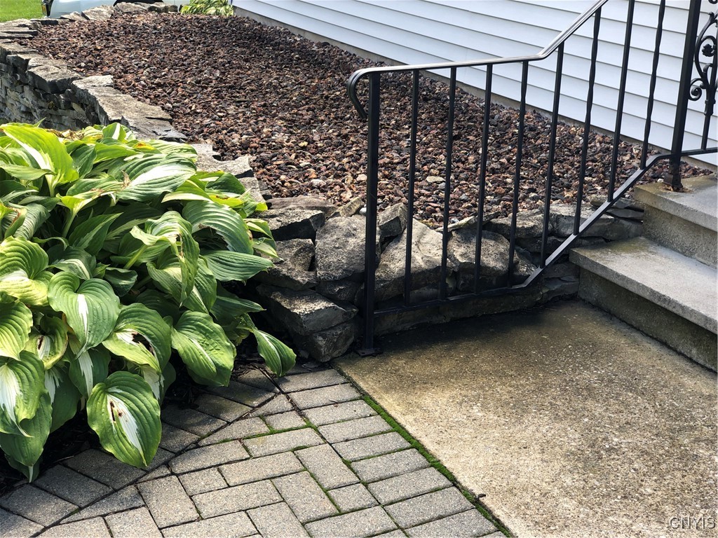 204 Champlin Drive Syracuse, NY 13206 - Photo 4 of 34