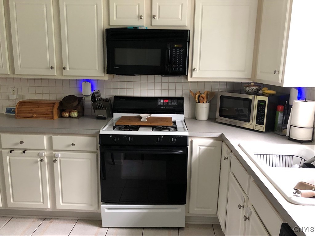 204 Champlin Drive Syracuse, NY 13206 - Photo 5 of 34