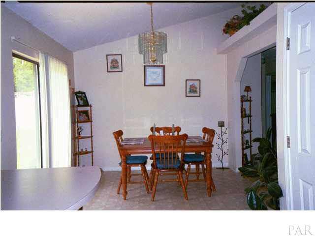 7456 Johnson Road Milton, FL 32583 - Photo 6 of 16 DINING AREA