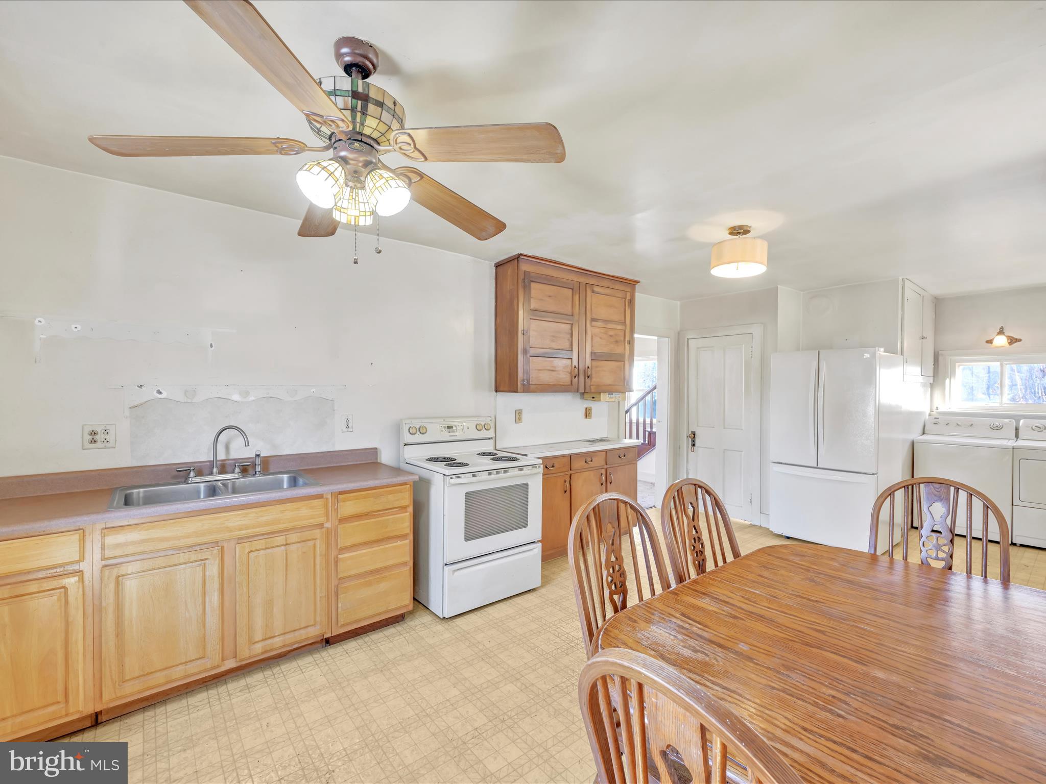2067 South Forge Road Palmyra, PA 17078 - Photo 8 of 27 Kitchen
