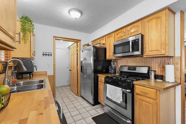 $299,900 | 3110 Timber Hill Lane, Aurora, IL 60504