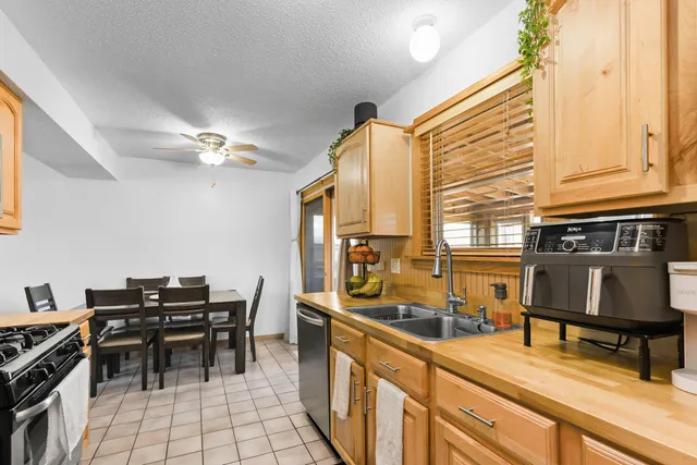 $299,900 | 3110 Timber Hill Lane, Aurora, IL 60504