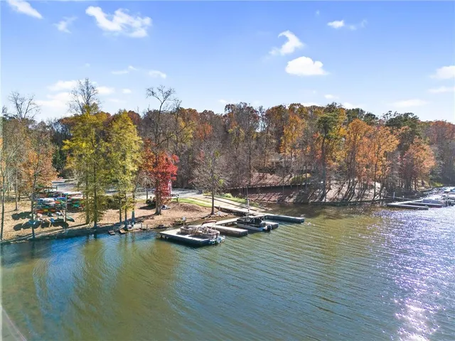 $589,900 | 1081 Lake Ter Bend, Greensboro, GA 30642