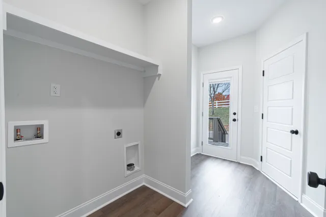 a view of walk in closet