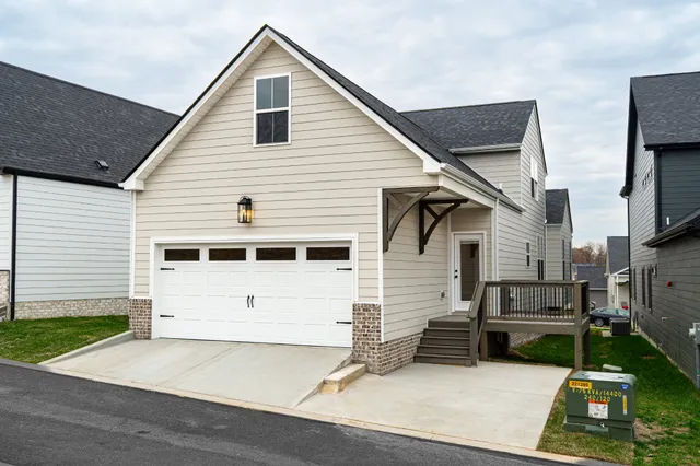 $419,900 | 244 Franklin Street, Pleasant View, TN 37146