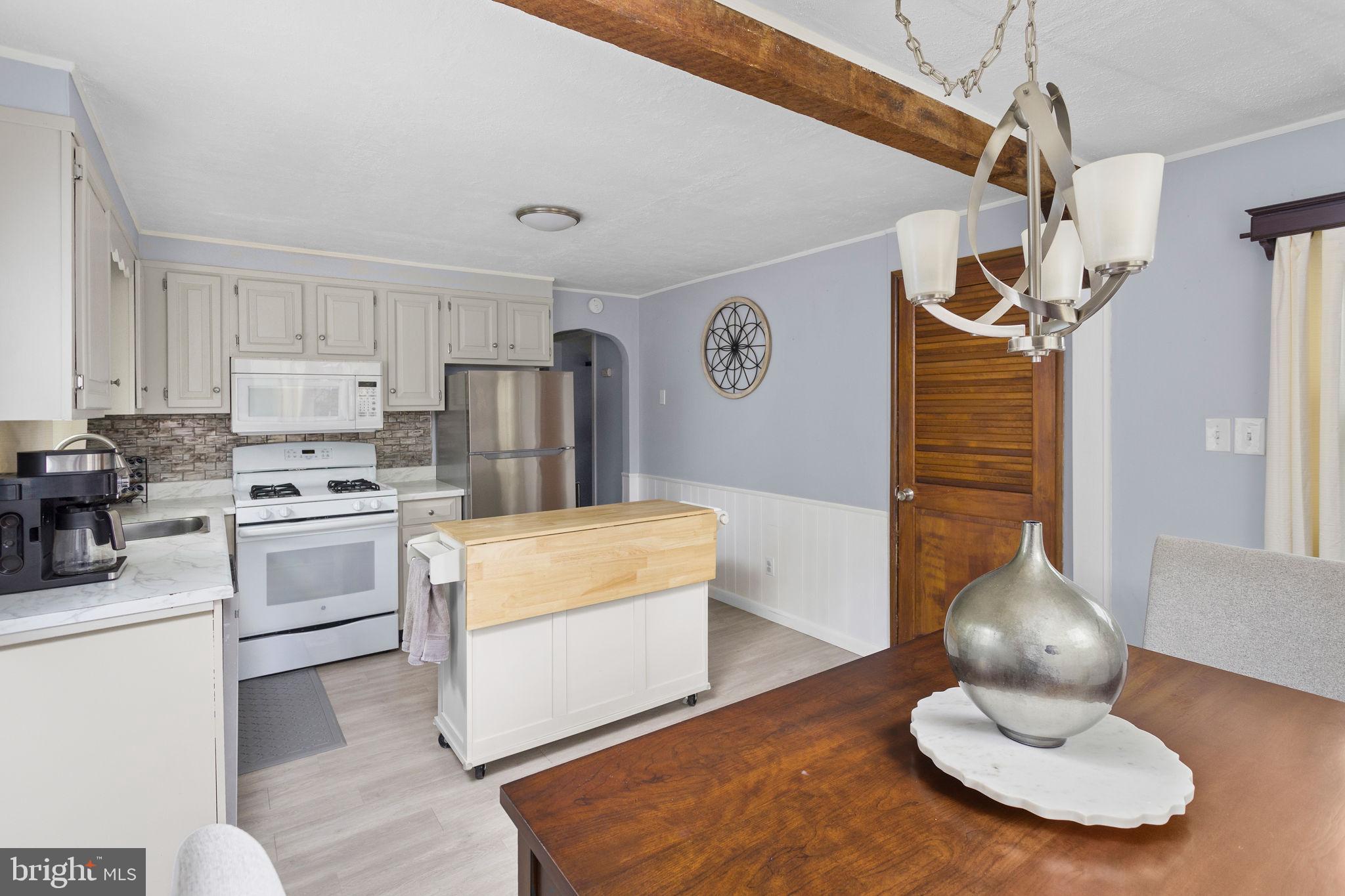 39 Benson Lane Hamilton, NJ 08610 - Photo 8 of 26