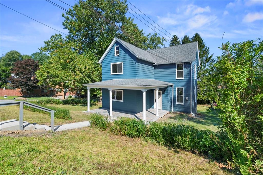 1105 Stock Street Pittsburgh, PA 15207 - Photo 37 of 37 a front view of house with yard and green space