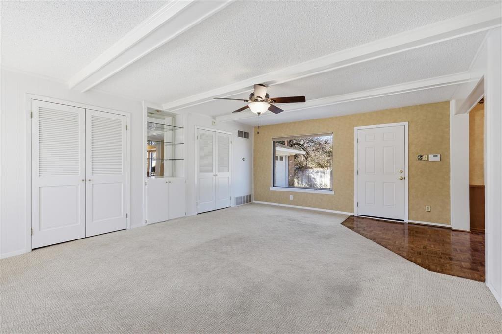 503 Summit Ridge Drive Euless, TX 76039 - Photo 19 of 38 an empty room with windows and closet