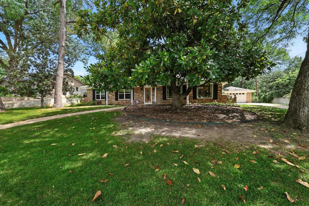 503 Summit Ridge Drive Euless, TX 76039 - Photo 3 of 40 a backyard of a house with lots of green space