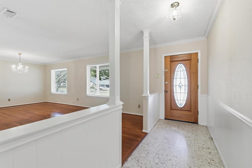 503 Summit Ridge Drive Euless, TX 76039 - Photo 6 of 38