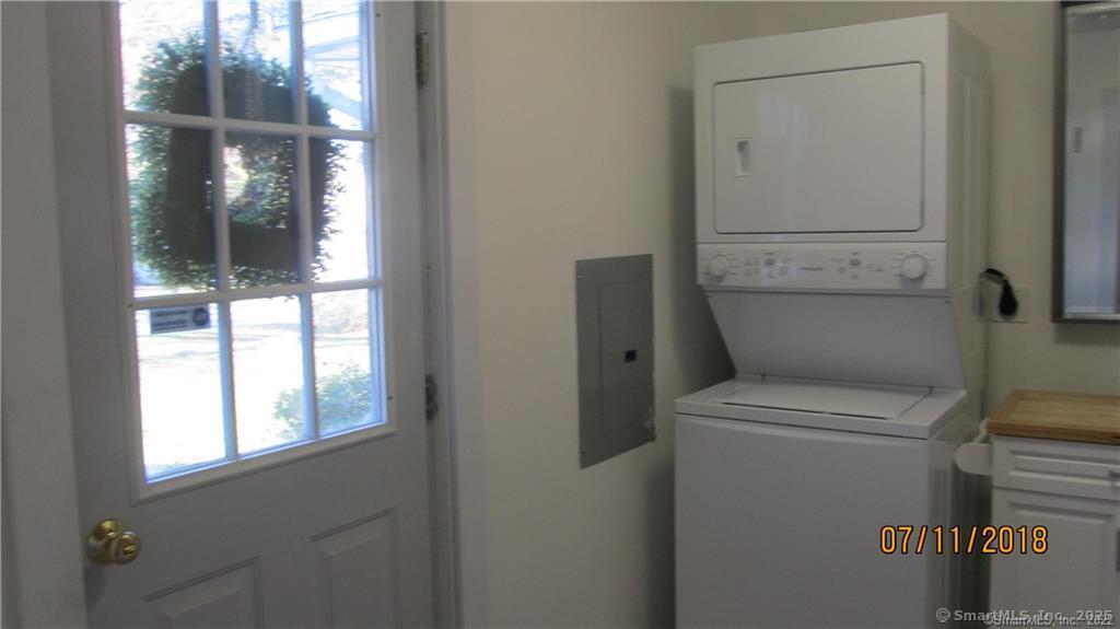 11 Bond Street East Lyme, CT 06357 - Photo 6 of 21