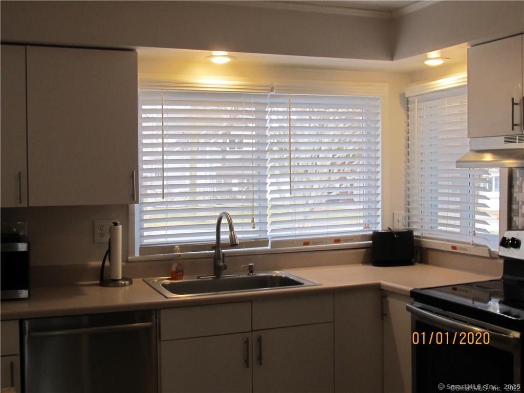 11 Bond Street East Lyme, CT 06357 - Photo 9 of 21