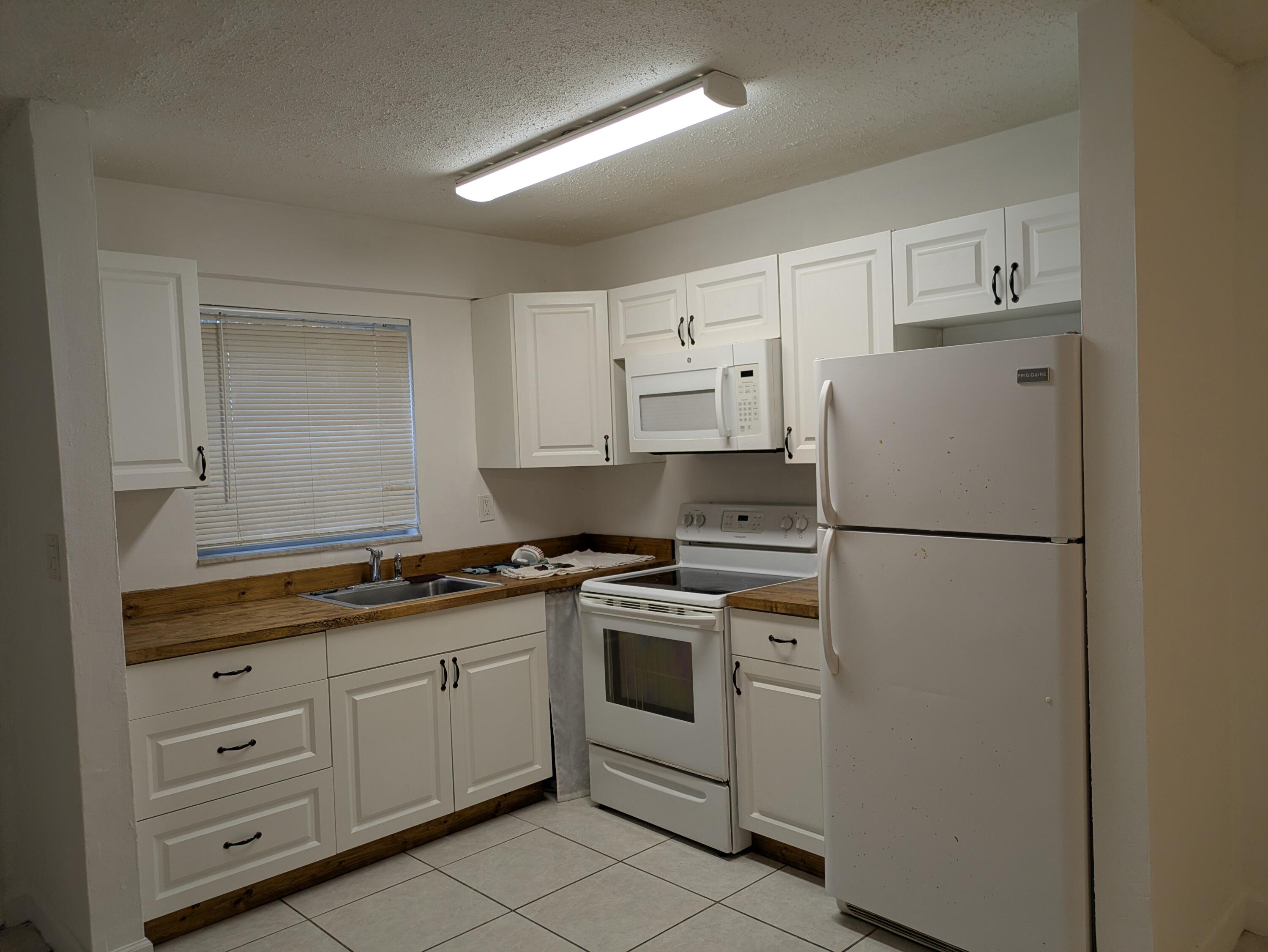 3502 Riverside Drive, Unit 3 Coral Springs, FL 33065 - Photo 2 of 11 1000011237