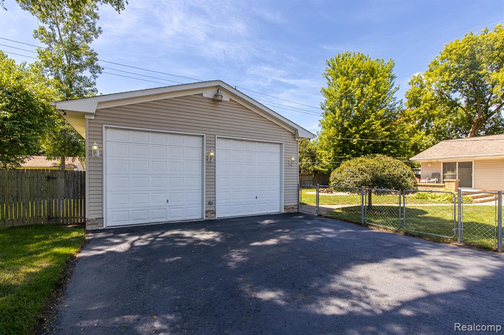 46555 Dequindre Road Rochester Hills, MI 48307 - Photo 5 of 67
