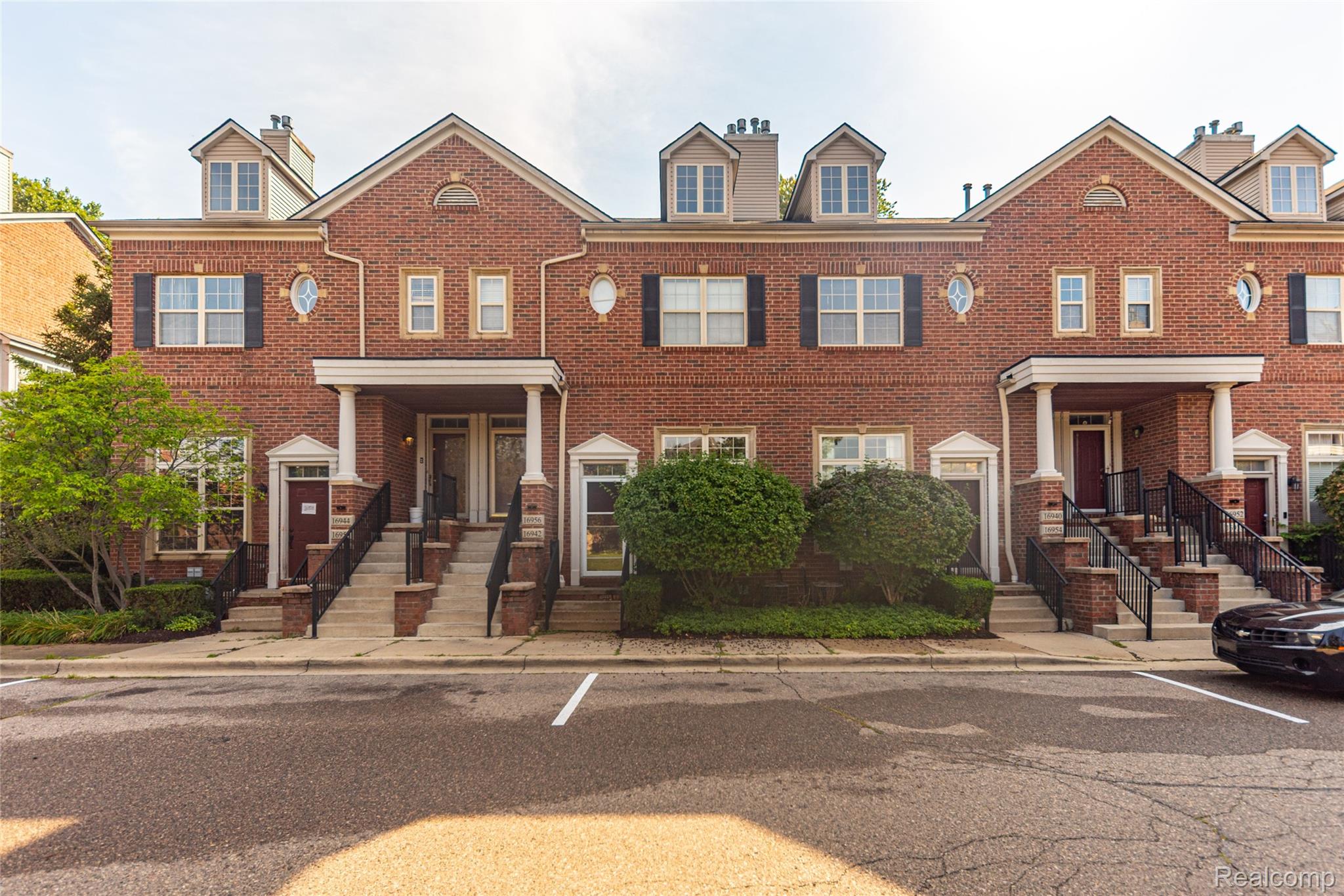 16942 Farmington Road, Unit 24 Livonia, MI 48154 - Photo 1 of 34 000.jpg