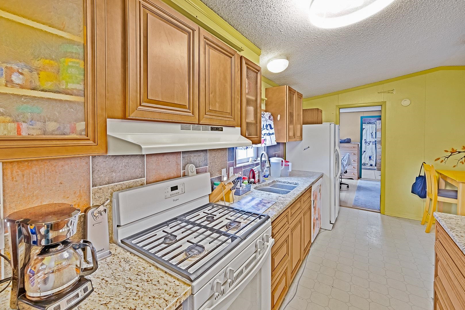 424 32 Road, Unit 271 Clifton, CO 81520 - Photo 11 of 29 a kitchen that has a lot of cabinets in it