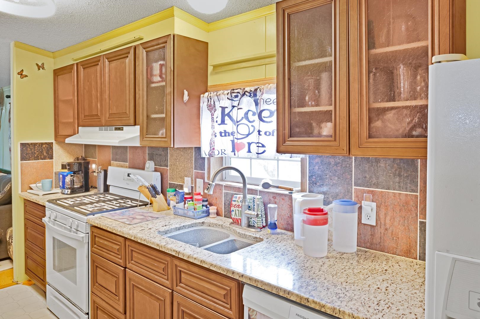 424 32 Road, Unit 271 Clifton, CO 81520 - Photo 9 of 29 a kitchen with stainless steel appliances granite countertop a sink stove and cabinets