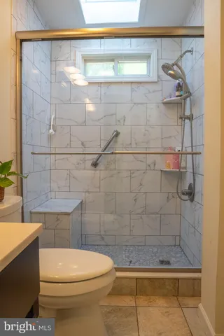 a bathroom with a toilet and a shower