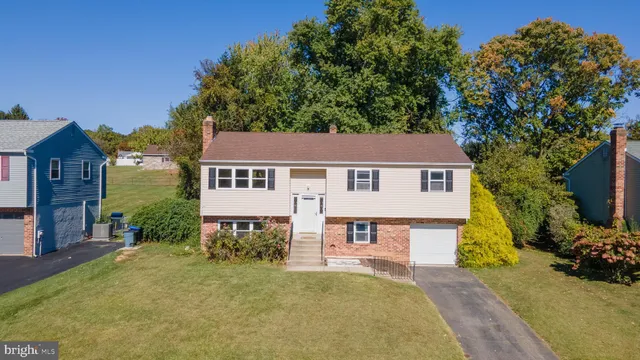$419,900 | 711 Carole Lane, Upper Chichester, PA 19014