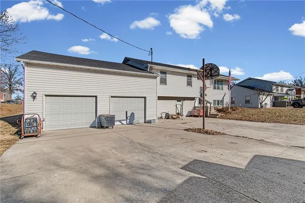 $269,900 | 6 West 15th Street, Carrollton, MO 64633