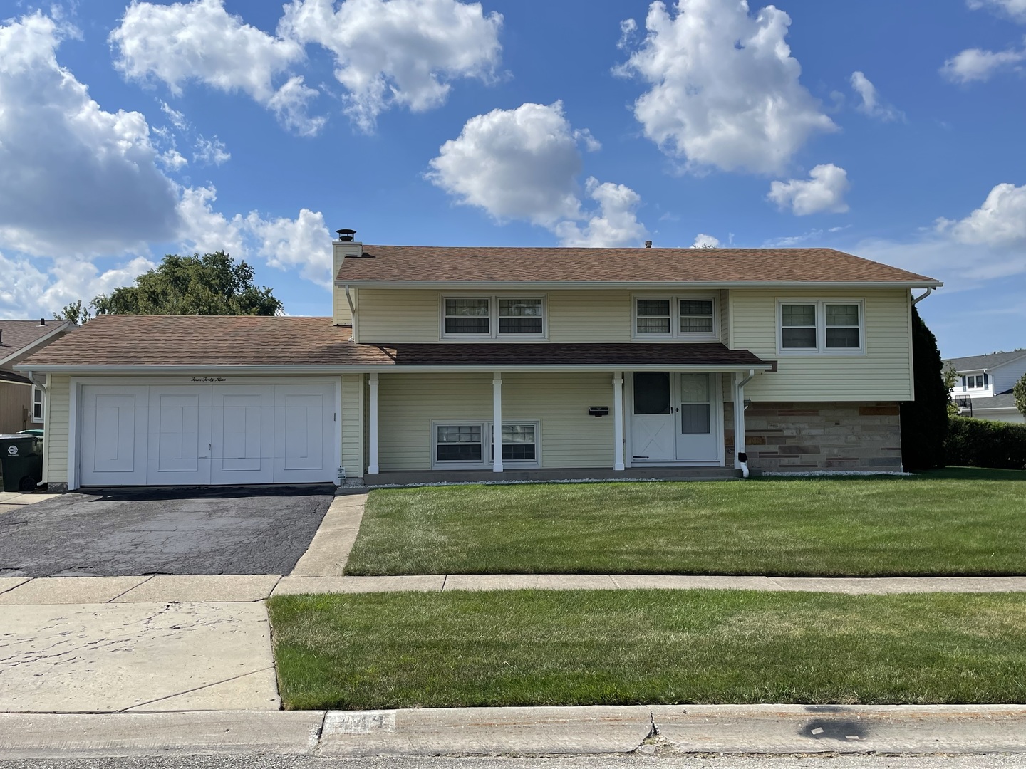 449 Yarmouth Road Elk Grove Village, IL 60007 - Photo 1 of 48 a view of a yard in front of a house