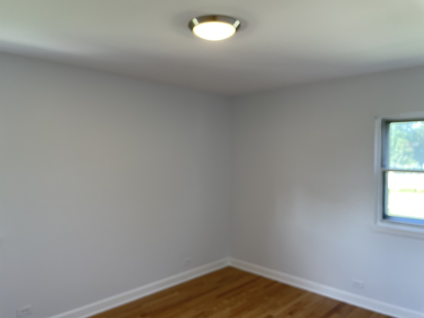 449 Yarmouth Road Elk Grove Village, IL 60007 - Photo 13 of 48 a view of empty room with window