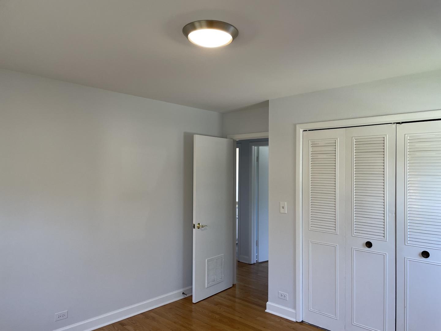 449 Yarmouth Road Elk Grove Village, IL 60007 - Photo 14 of 48 an empty room with wooden floor and closet