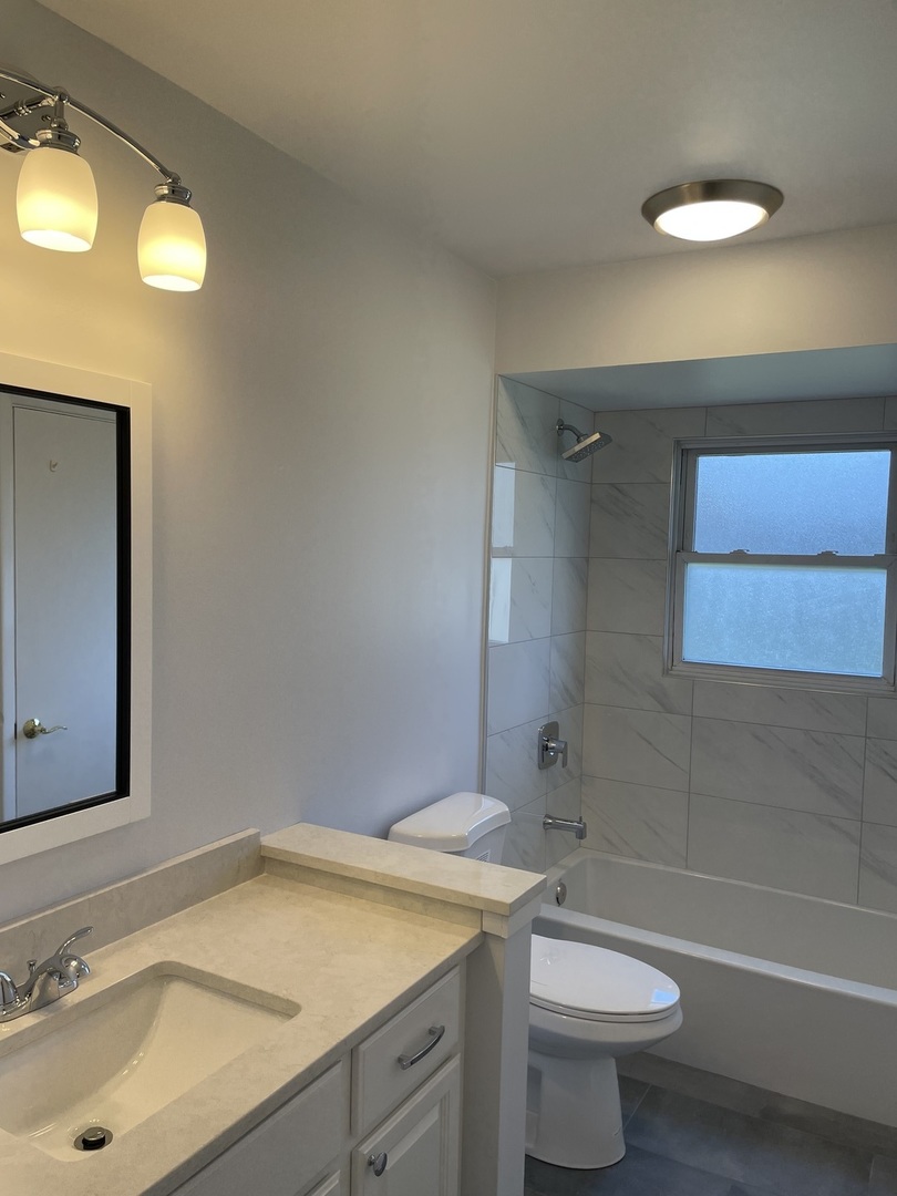 449 Yarmouth Road Elk Grove Village, IL 60007 - Photo 17 of 48 a bathroom with a sink and a mirror