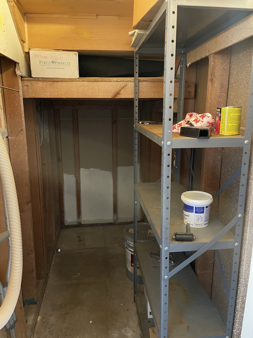 449 Yarmouth Road Elk Grove Village, IL 60007 - Photo 33 of 48 a room with storage and utility