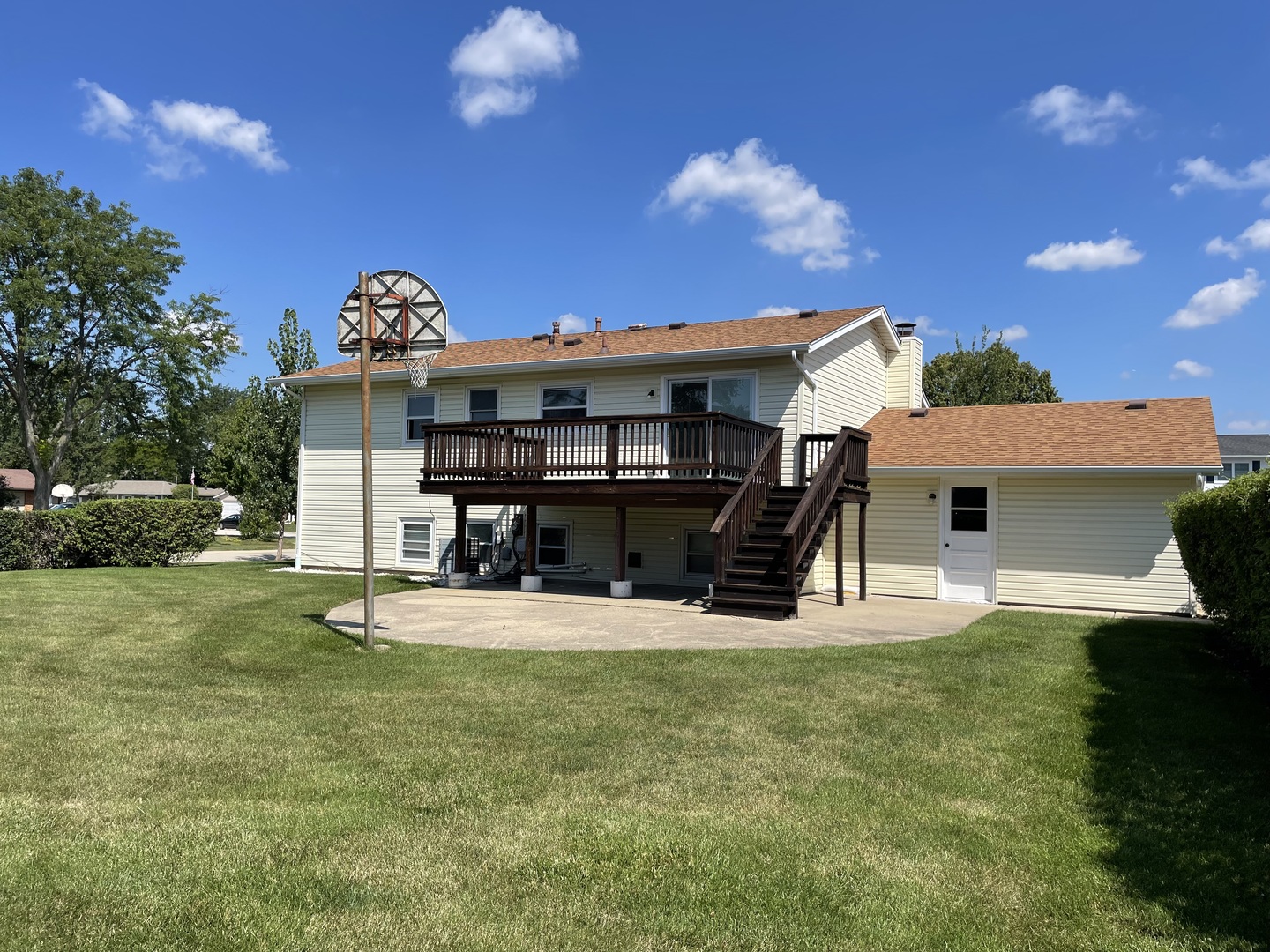 449 Yarmouth Road Elk Grove Village, IL 60007 - Photo 44 of 48 a view of a house with a yard porch and sitting area