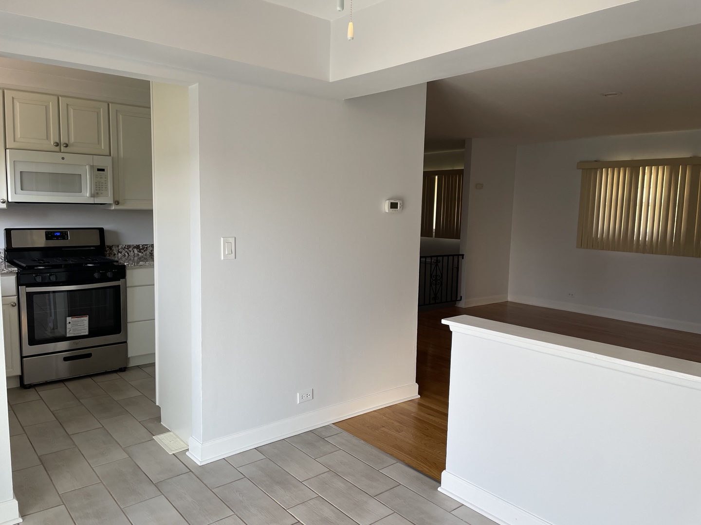 449 Yarmouth Road Elk Grove Village, IL 60007 - Photo 9 of 48 a utility room with washer and dryer