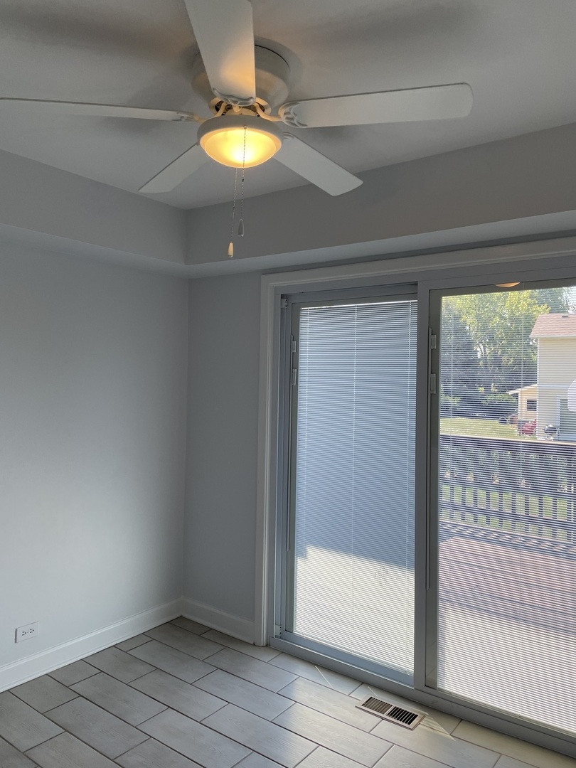 449 Yarmouth Road Elk Grove Village, IL 60007 - Photo 10 of 48 a view of empty room