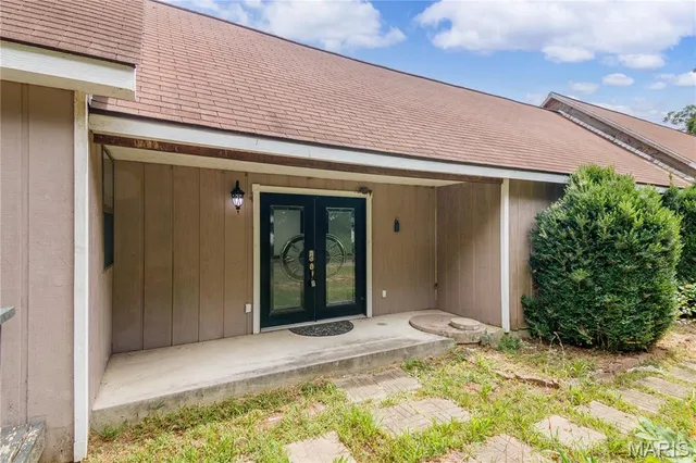 $189,900 | 21604 Fox Drive, Carlyle, IL 62231