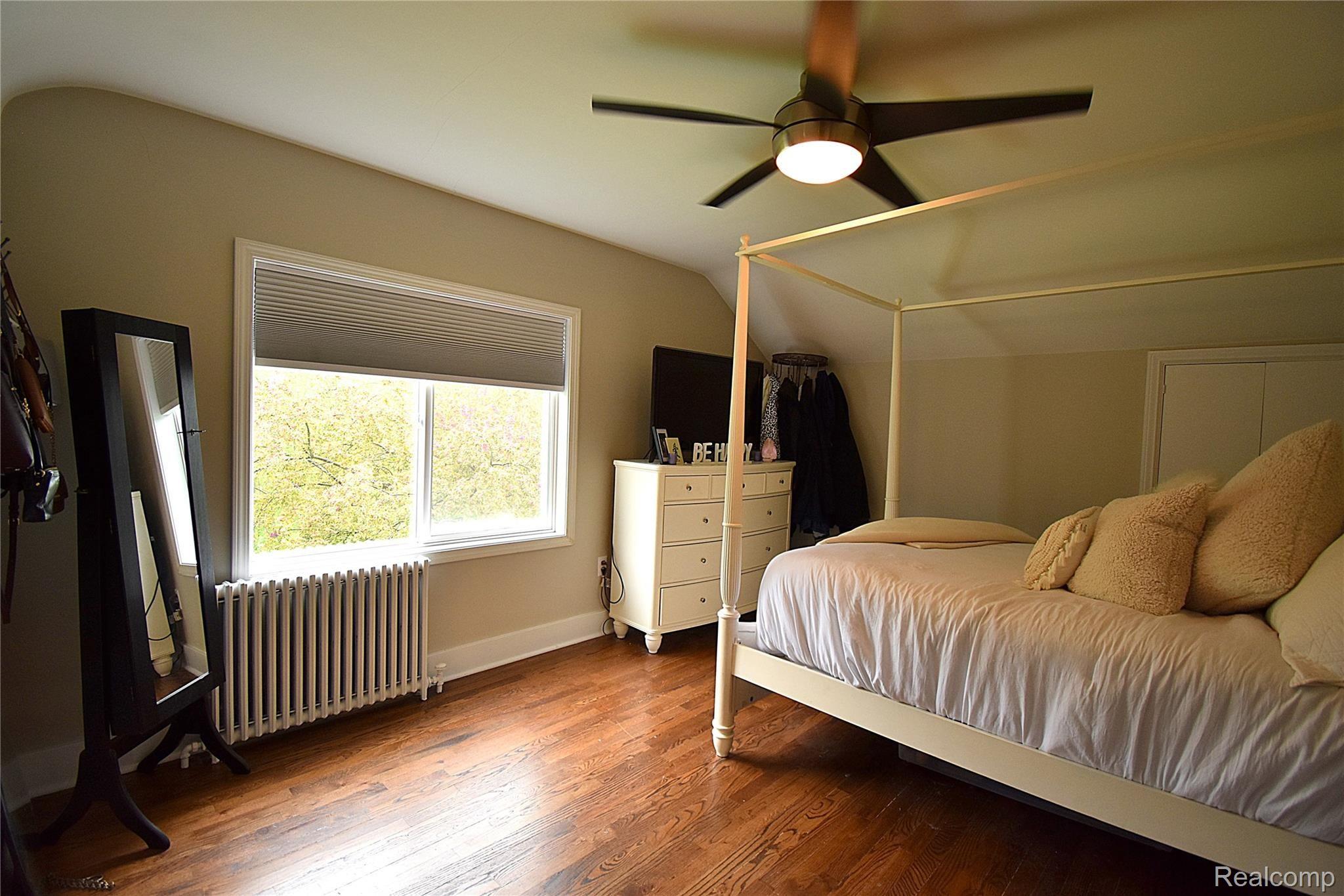 9670 Marshall Road South Lyon, MI 48178 - Photo 24 of 40 21 UPSTAIRS BEDROOM 2.JPG