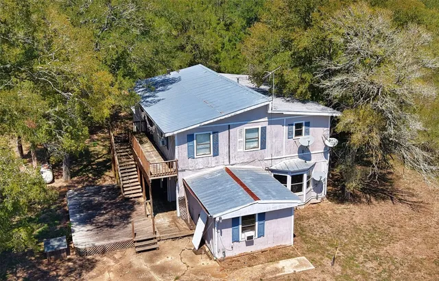 a house view with a outdoor space