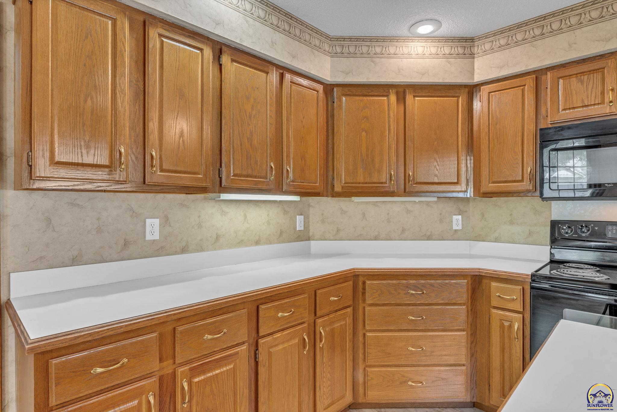 5973 Southwest 31st Street Topeka, KS 66614 - Photo 22 of 38