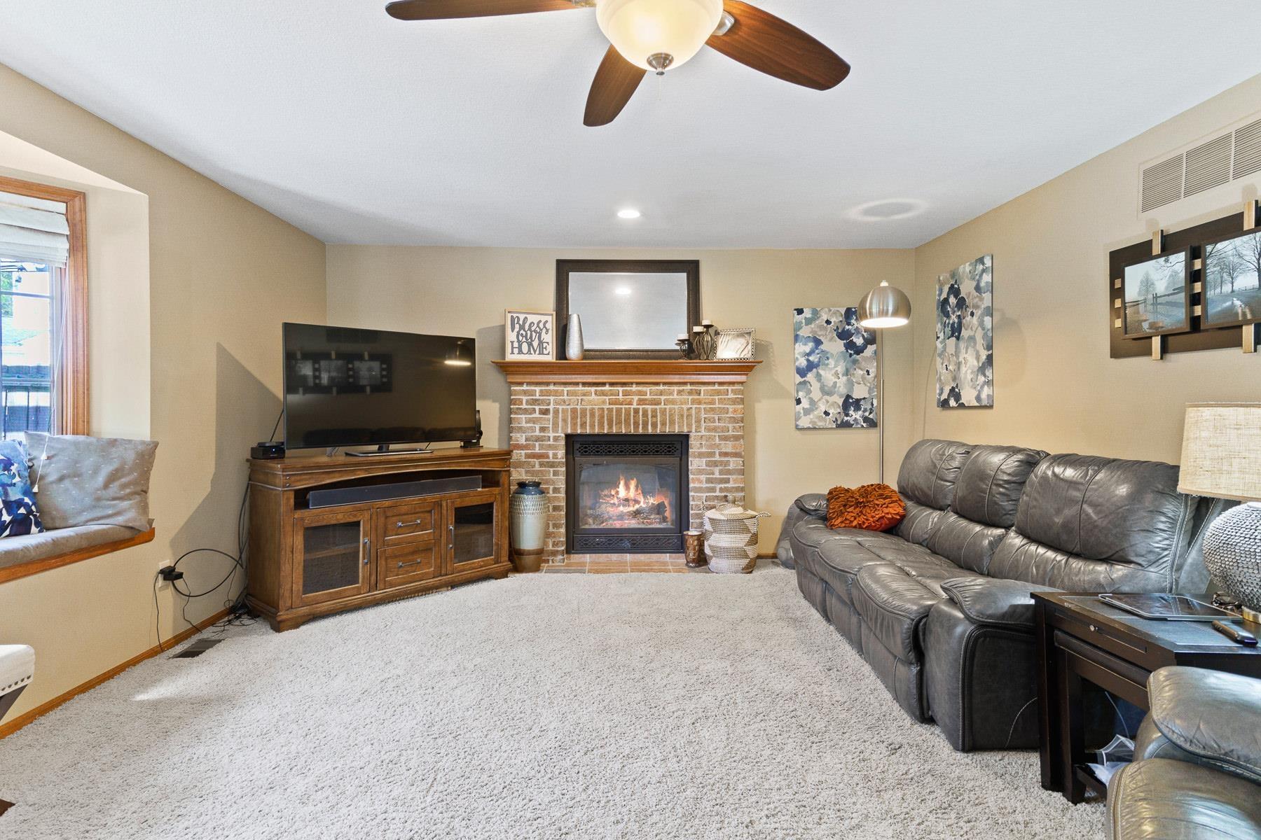 2807 Easton Ridge Place Fort Wayne, IN 46818 - Photo 3 of 25 Gallery Image 3