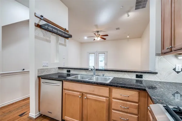 $3,200 | 4225 McKinney Avenue, Unit 11, Dallas, TX 75205