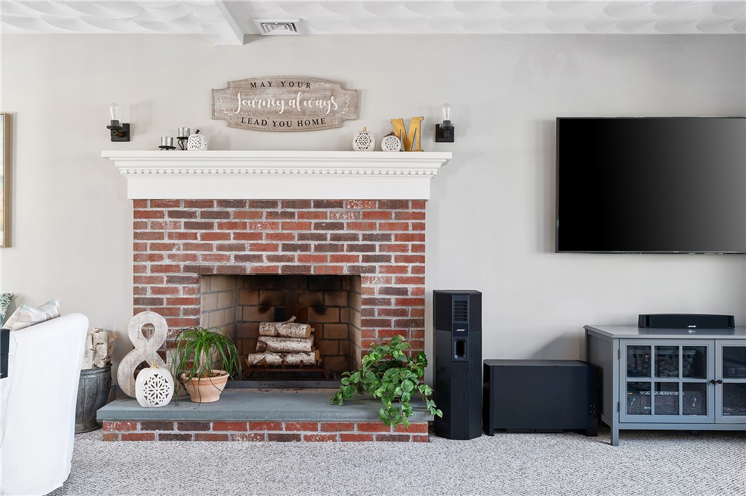 63 Viva Way Woonsocket, RI 02895 - Photo 8 of 45 Gallery Image 8