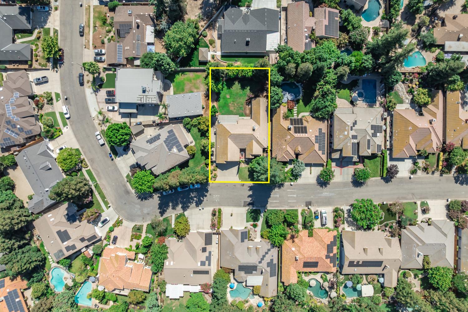 6542 North Rafael Avenue Fresno, CA 93711 - Photo 4 of 66 Community Zoom Out View
