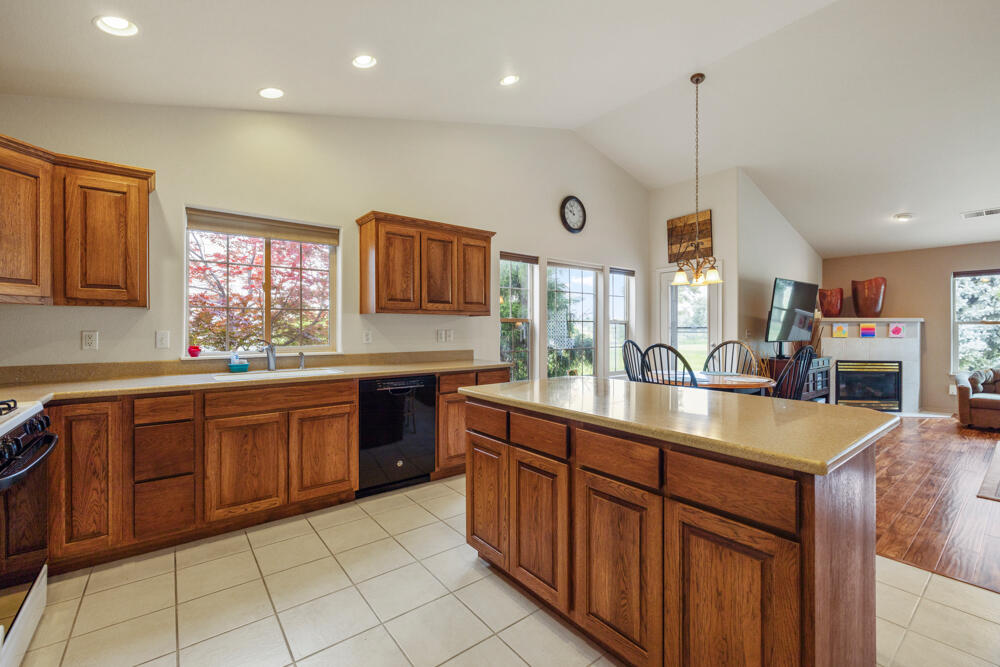1007 Bismark Street Klamath Falls, OR 97601 - Photo 17 of 47 00016