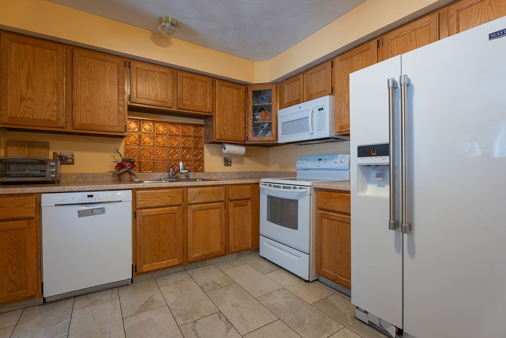 703 Brookhaven Lane, Unit 703 Woonsocket, RI 02895 - Photo 6 of 34