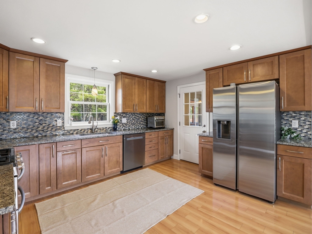 79 Garrison Road Chelmsford, MA 01824 - Photo 7 of 42