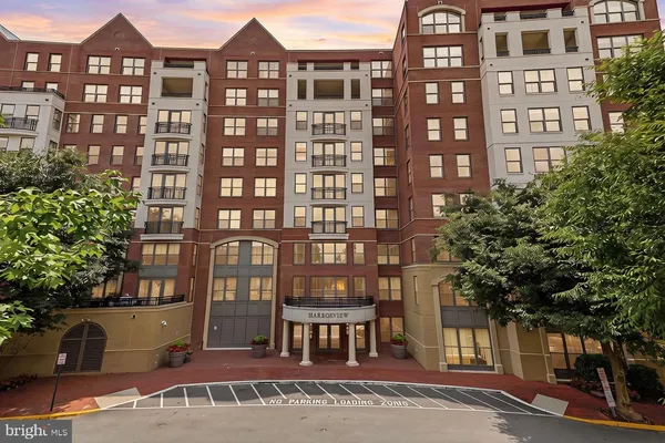 $525,000 | 485 Harbor Side Street, Unit 610, Woodbridge, VA 22191