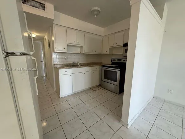 $1,800 | 7917 West Drive, Unit 6, North Bay Village, FL 33141