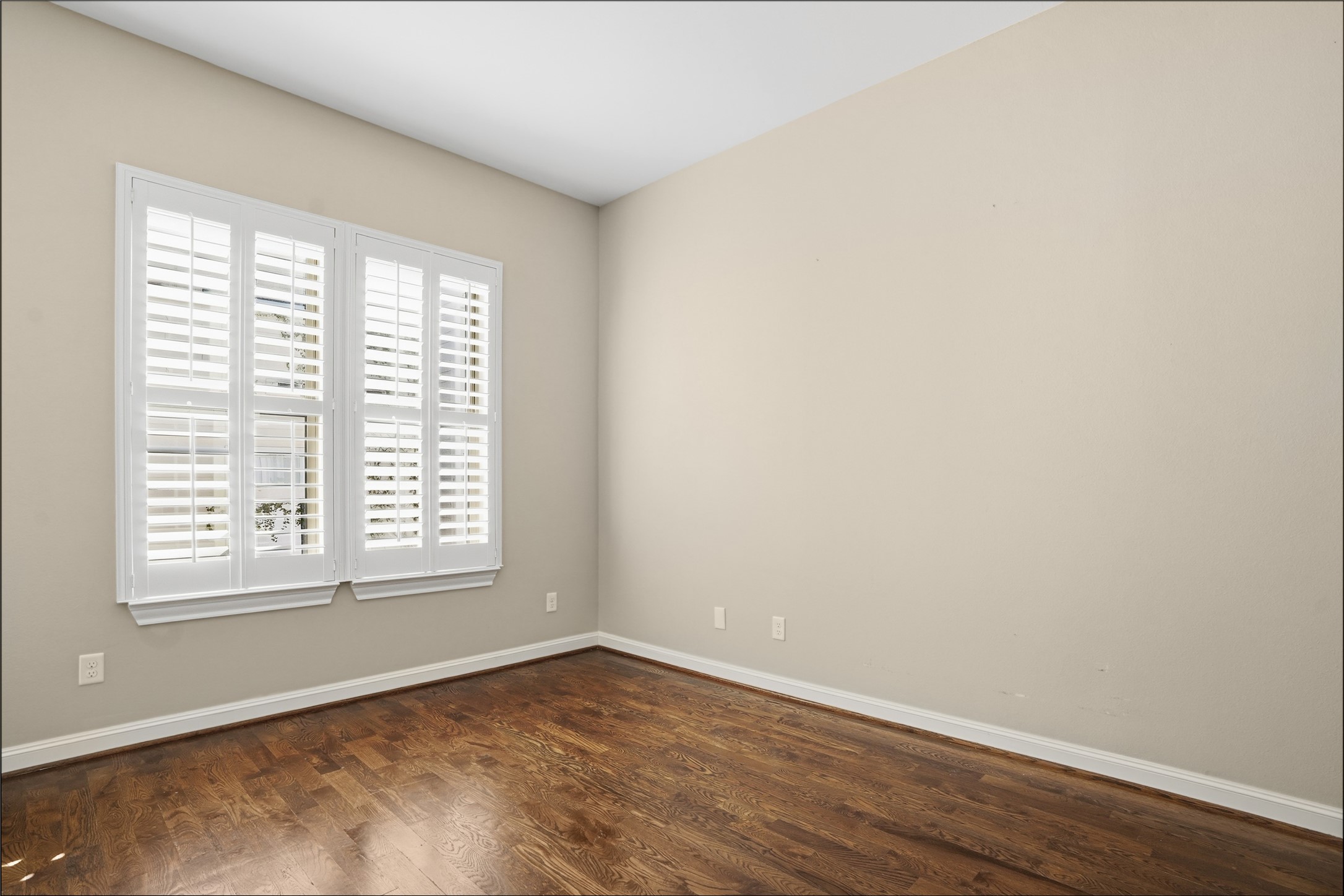 2843 Rusk Street Houston, TX 77003 - Photo 13 of 32 2nd bedroom on 3rd floor