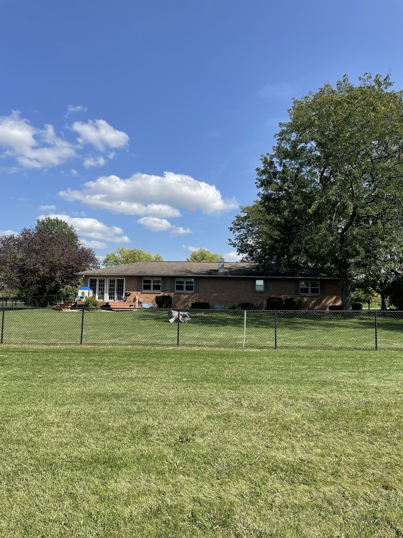 1900 Melvin Road Rock Falls, IL 61071 - Photo 4 of 26 a front view of a house with a big yard