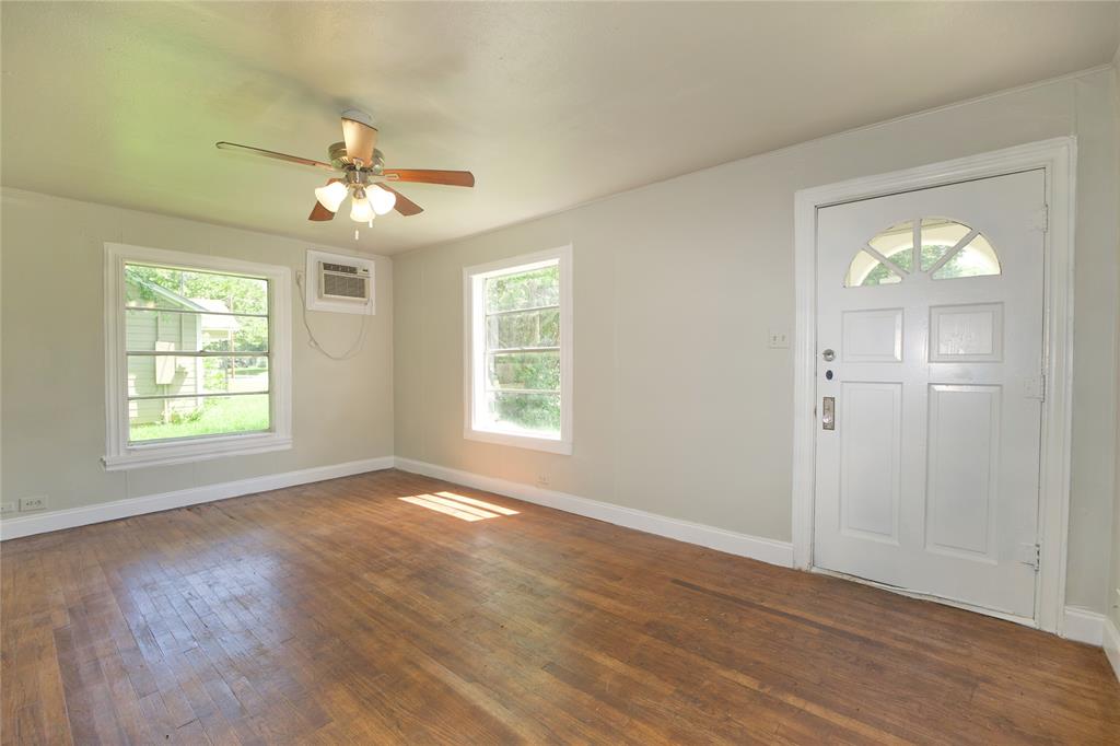 901 North Howeth Street Gainesville, TX 76240 - Photo 6 of 24