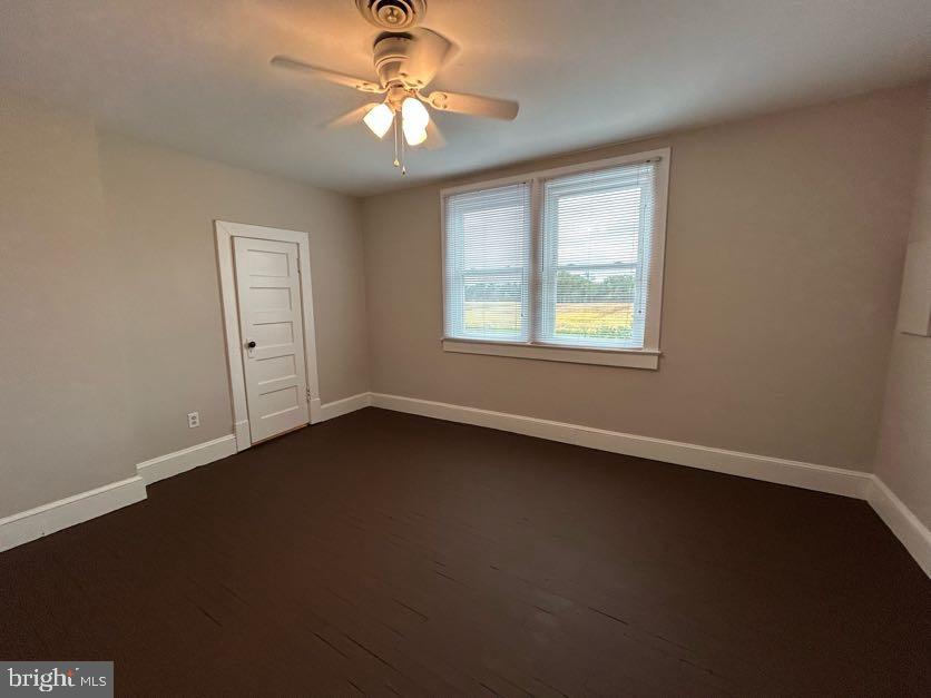 15471 U.S. Rte 1 Woodford, VA 22580 - Photo 33 of 74 an empty room with a window